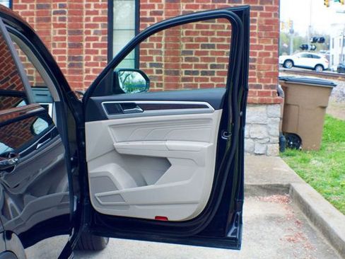 Used 2022 Volkswagen Atlas SE image 38