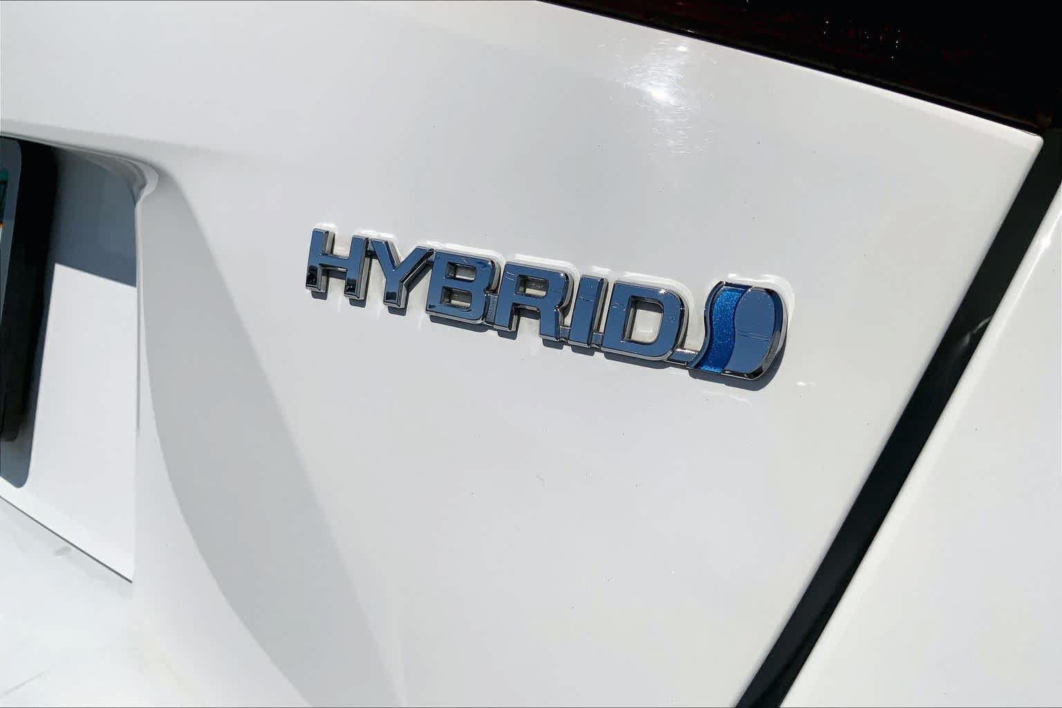 Used 2022 Toyota Prius LE FWD image 9