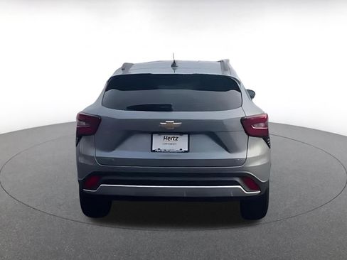 Used 2025 Chevrolet Trax LT image 12