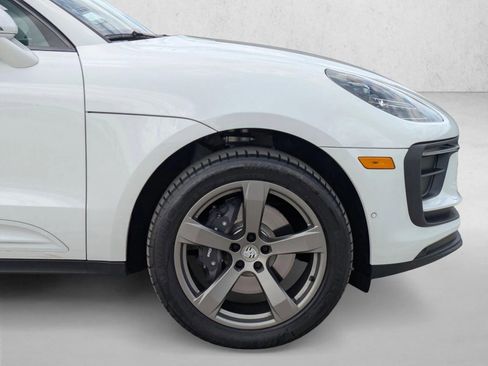 Certified 2025 Porsche Macan AWD/4WD image 11