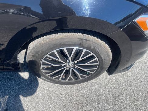 Used 2019 Volkswagen Jetta SE w/ Cold Weather Package FWD image 30