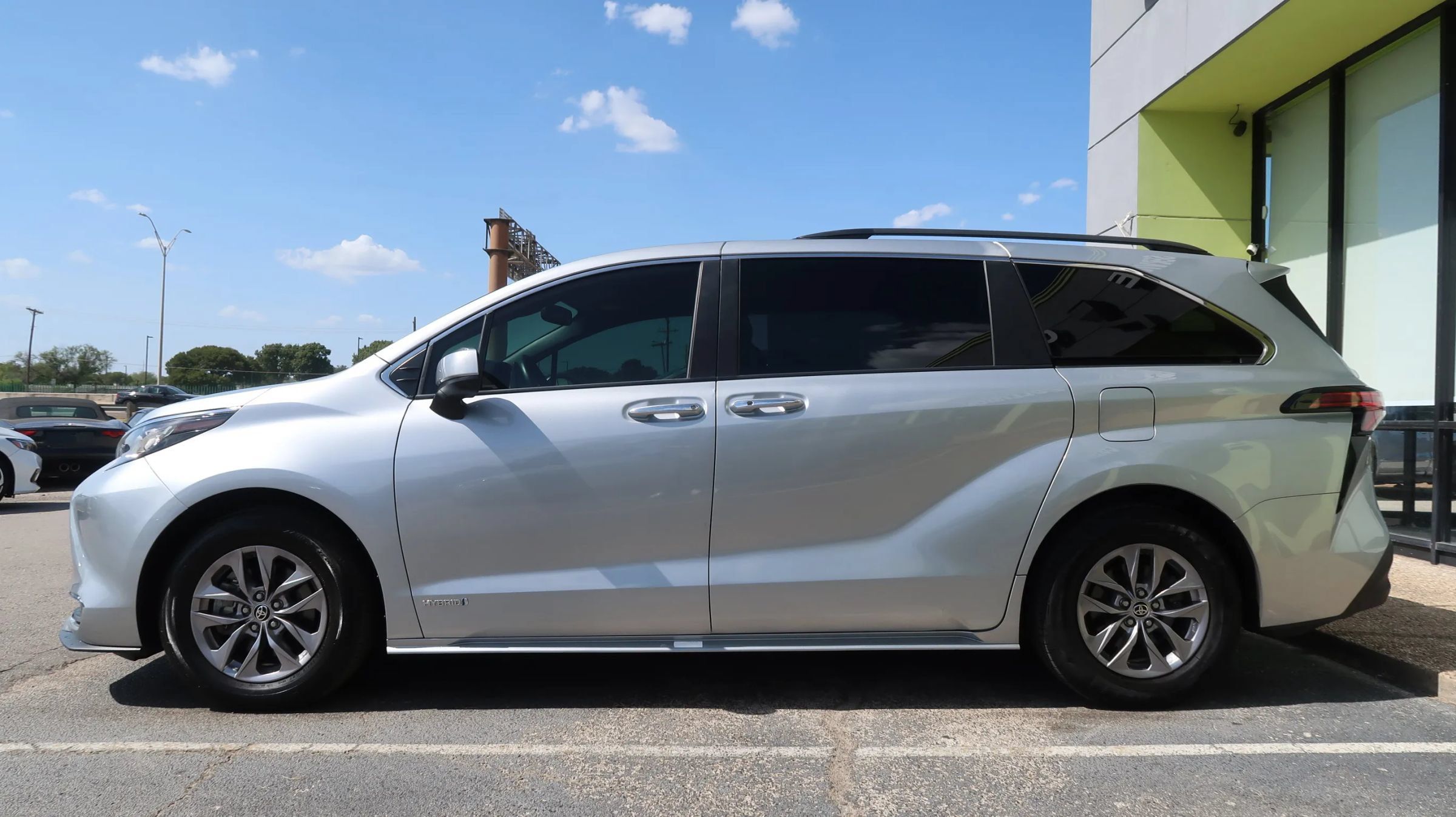 Used 2021 Toyota Sienna XLE FWD image 7