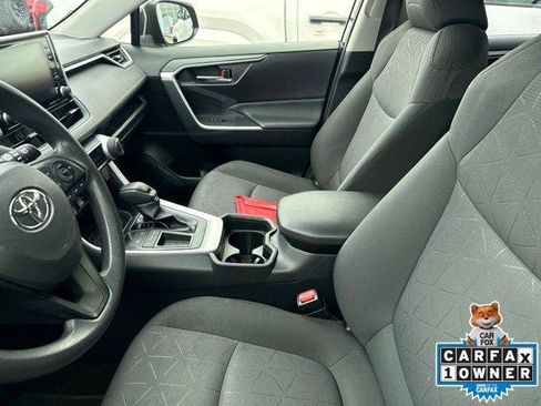 Used 2019 Toyota RAV4 XLE w/ Convenience Package FWD image 4