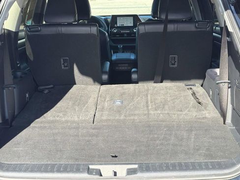 Certified 2025 Toyota Highlander XLE FWD image 8