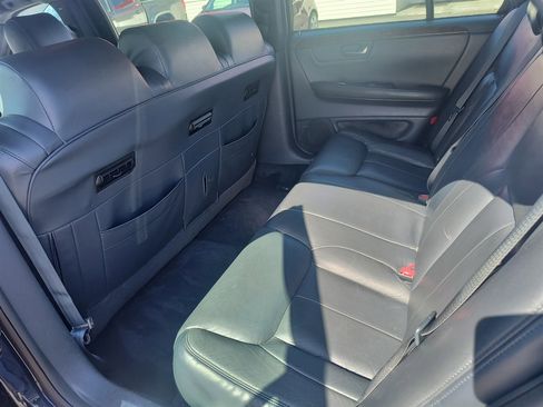 Used 2010 Cadillac DTS Limousine image 30