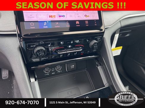 New 2025 Jeep Grand Cherokee Limited w/ Luxury Tech Group II image 25