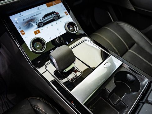 Used 2022 Land Rover Range Rover Velar R-Dynamic S image 31