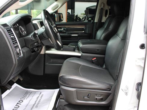 Used 2017 RAM 1500 Laramie w/ Convenience Group AWD/4WD image 18
