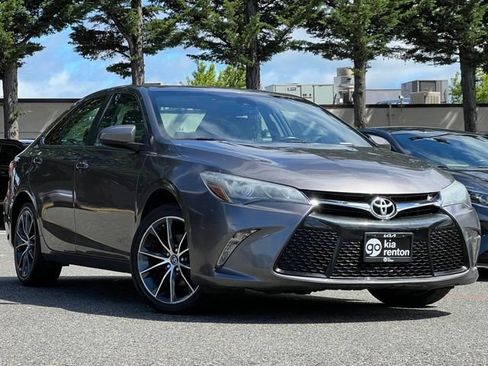 Used 2017 Toyota Camry XSE FWD image 1