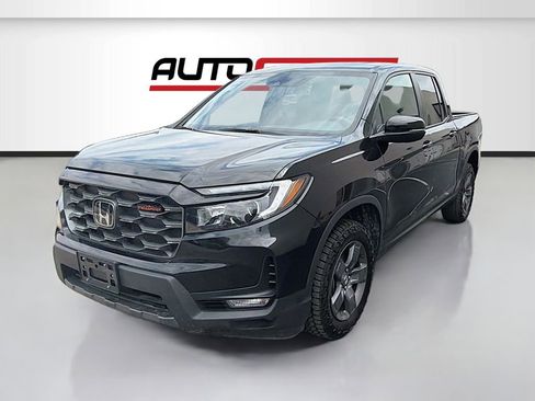 Used 2025 Honda Ridgeline TrailSport image 3