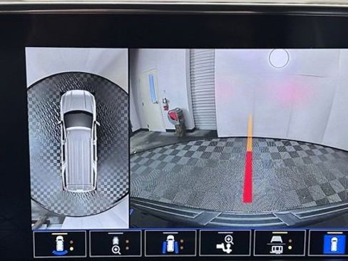 Used 2022 GMC Yukon SLT w/ SLT Luxury Package image 21