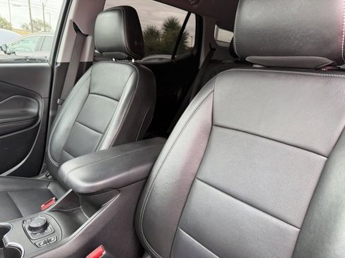 Used 2022 GMC Terrain SLT w/ LPO, Floor Liner Package image 10