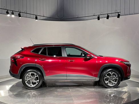 Used 2025 Chevrolet Trax LT w/ Driver Confidence Package FWD image 10