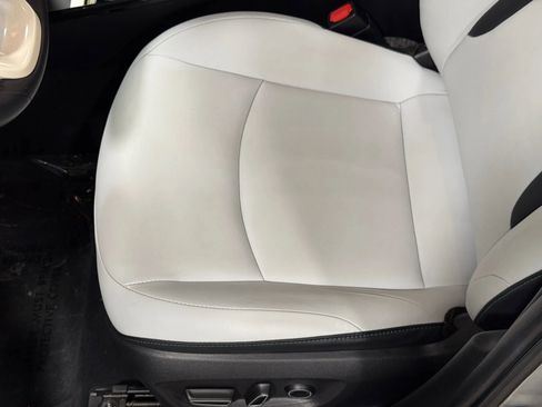 Used 2017 Toyota Prius Four w/ Premium Convenience Package image 19