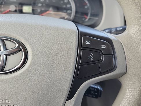 Used 2012 Toyota Sienna LE image 25