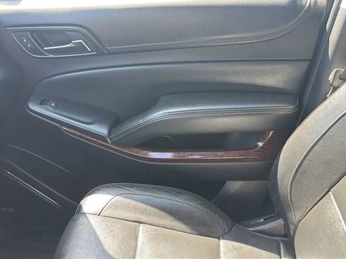 Used 2017 GMC Yukon SLT AWD/4WD image 24