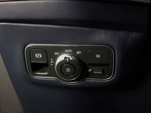 Used 2025 Aston Martin DBX 707 image 40