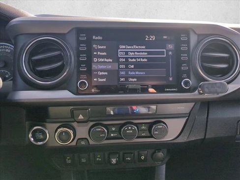 Used 2021 Toyota Tacoma TRD Off-Road w/ Technology Package image 14