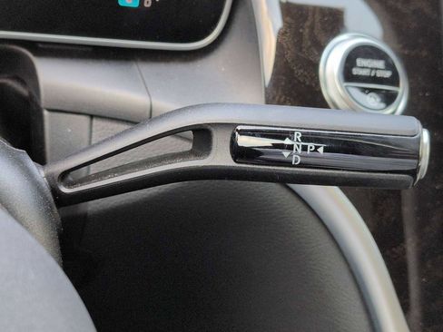 Used 2024 Mercedes-Benz GLC 300 4MATIC image 35