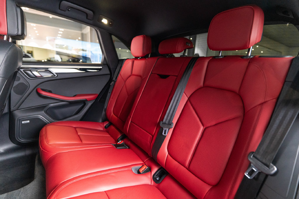 Certified 2023 Porsche Macan S AWD/4WD image 36