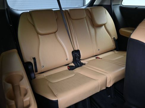 Used 2024 Kia Carnival EX FWD image 24