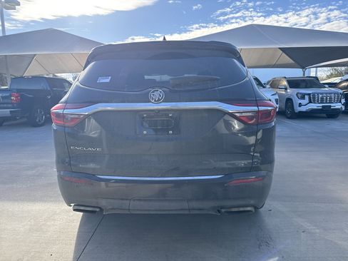 Used 2021 Buick Enclave Essence image 4