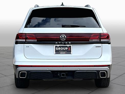 Used 2024 Volkswagen Atlas Peak Edition SE AWD/4WD image 5