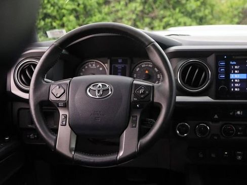 Used 2018 Toyota Tacoma TRD Sport AWD/4WD image 23