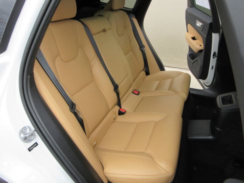 Used 2023 Volvo XC60 T8 Ultimate image 20