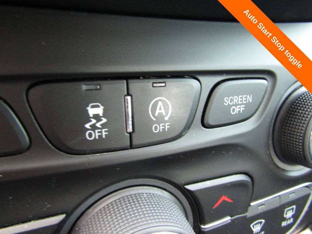 Used 2022 Jeep Cherokee Latitude Lux AWD/4WD image 16