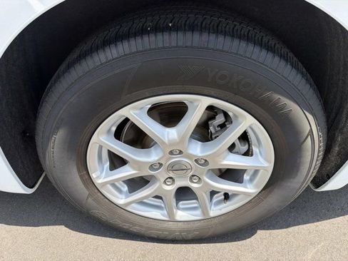 Used 2024 Chrysler Pacifica Touring-L FWD image 29