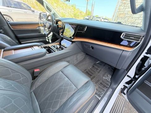 Used 2022 Jeep Grand Wagoneer Series III w/ Rear Seat Video Group 1 AWD/4WD image 35