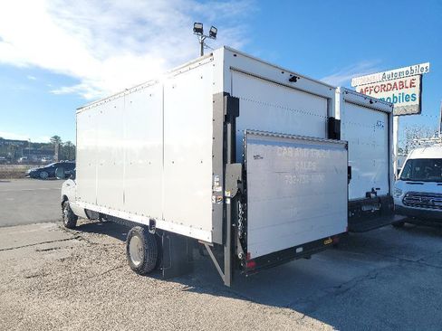 Used 2024 Ford E-350 and Econoline 350 Super Duty RWD image 5