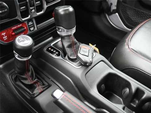 Used 2022 Jeep Gladiator Rubicon w/ Cold Weather Group image 6