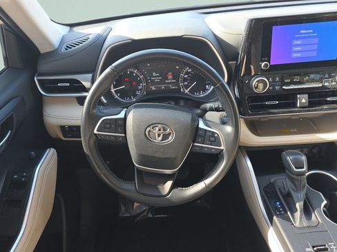 Used 2023 Toyota Highlander XLE image 20