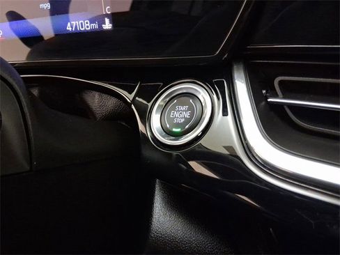 Used 2025 Chevrolet Trax RS w/ Sunroof Package image 24