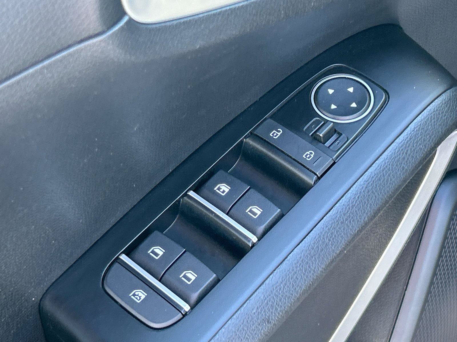 Used 2025 Kia Soul LX w/ LX Technology Package FWD image 23