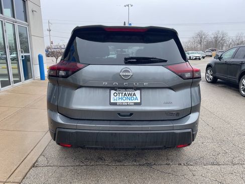 Used 2025 Nissan Rogue SV AWD/4WD image 6