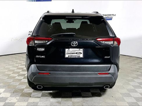 Used 2019 Toyota RAV4 XLE FWD image 4