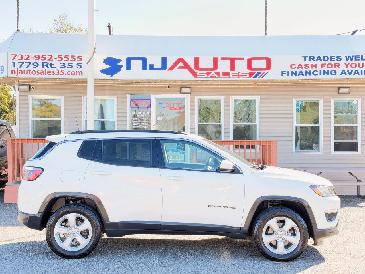 Used 2018 Jeep Compass Latitude w/ Popular Equipment Group AWD/4WD image 3