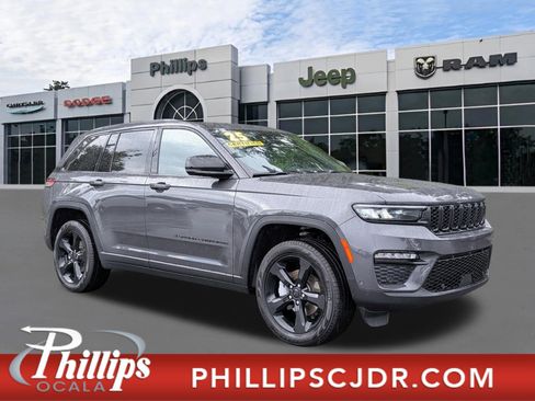 Certified 2025 Jeep Grand Cherokee Limited w/ Luxury Tech Group II RWD image 1
