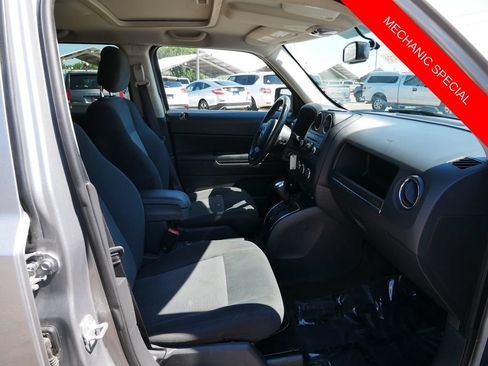 Used 2015 Jeep Patriot Latitude w/ Sun/Sound Group AWD/4WD image 8