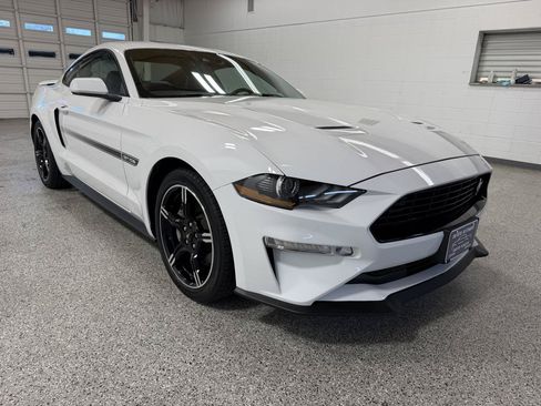 Used 2019 Ford Mustang GT Premium w/ Equipment Group 401A RWD image 4
