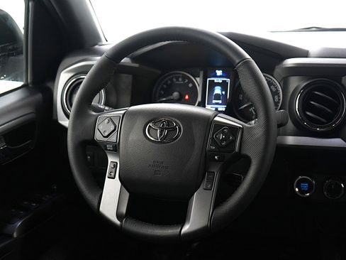 Used 2022 Toyota Tacoma TRD Sport image 13