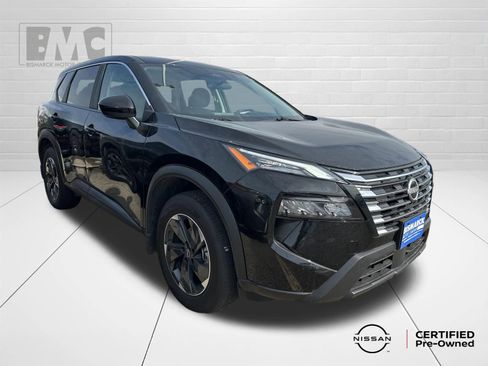 Used 2025 Nissan Rogue SV image 2