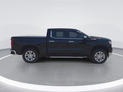 Used 2024 Chevrolet Silverado 1500 LTZ AWD/4WD image 2
