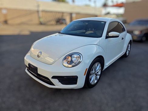 Used 2017 Volkswagen Beetle 1.8T Classic FWD image 1
