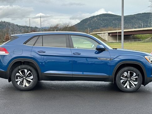 New 2025 Volkswagen Atlas Cross Sport SE image 2