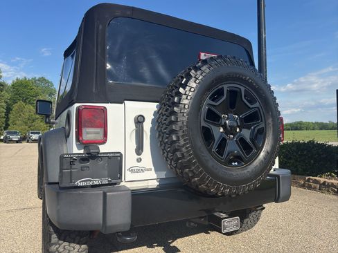 Used 2017 Jeep Wrangler Sport AWD/4WD image 8