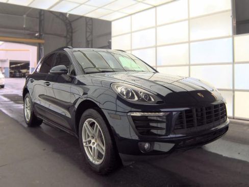 Used 2018 Porsche Macan AWD/4WD image 3
